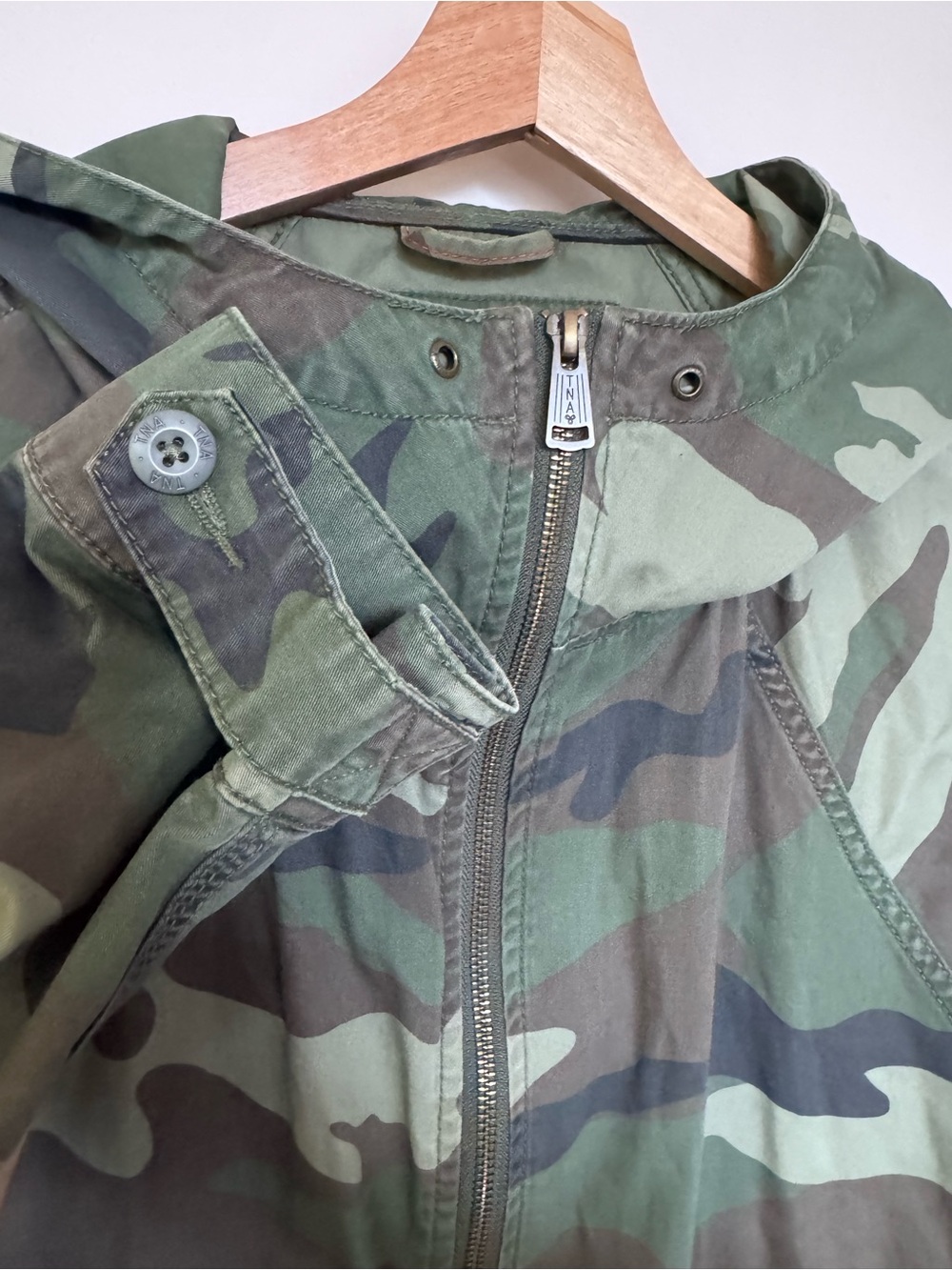 TNA Women’s Camo Hooded Jacket - Green Size Large - Picture 2 of 6